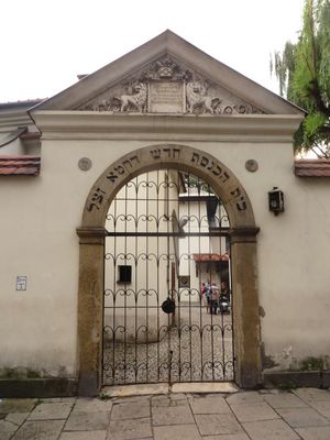Eingang zum Remuh-Friedhof aus dem 16. Jahrhundert in der Szeroka-Straße im Stadtteil Kazimierz [Foto: Maria Luft].