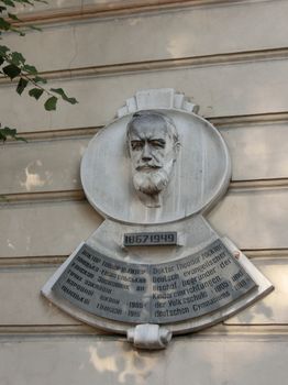 1999 wurde anlässlich des 80. Jahrestags der Gründung des deutschen Gymnasiums in Stanislau die Dr. Theodor Zöckler-Gedenktafel in Stanislau eingeweiht. Sie befindet sich am Nachbargebäude der 1905 von Zöckler gegründeten Volksschule [Foto: Irmgard Steinmann, 2012]. 